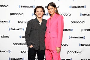 tom holland comforting zendaya has fans obsessed