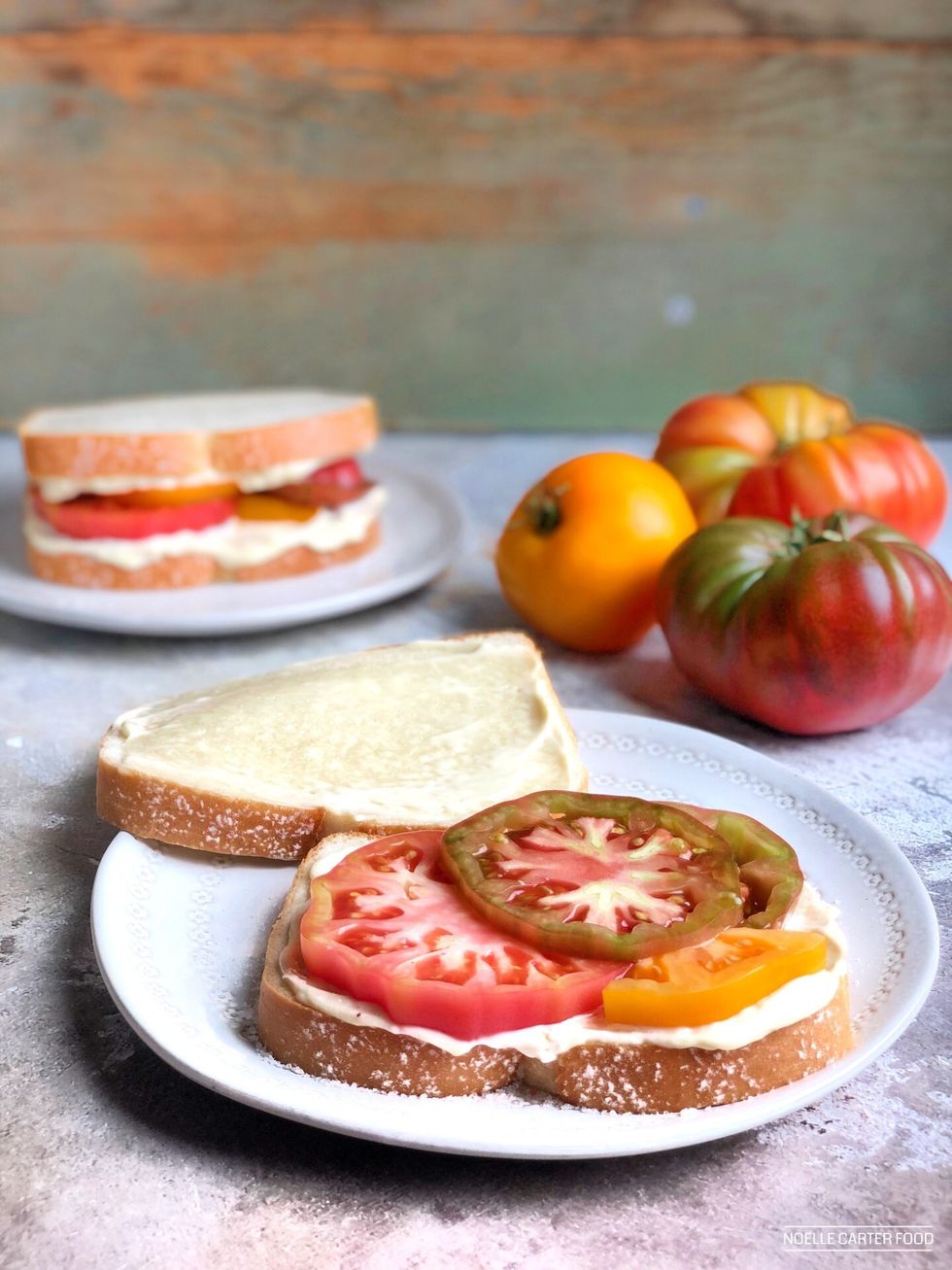tomato and mayo sandwich