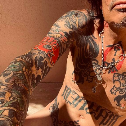 Tommy Lee posted a raging d*ck pic – why does he get a free pass?