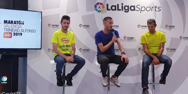 los atletas juan antonio 'chiki' pérez, toni abadía y pablo villalobos intervienen en un acto de laligasports