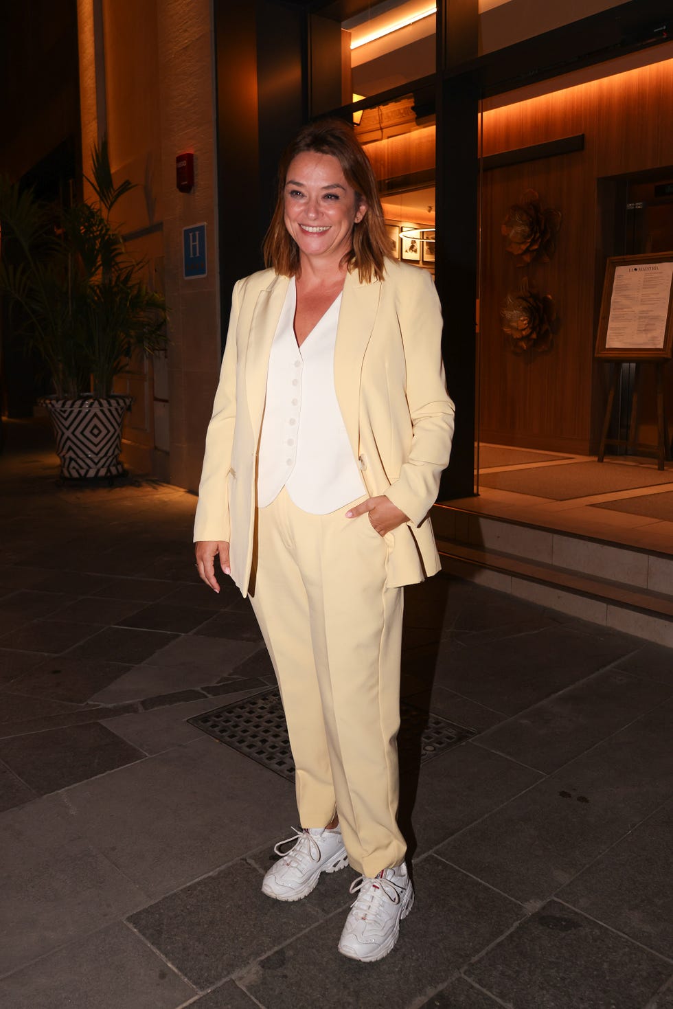toñi moreno en la boda de maría del monte e inmaculada casal en sevilla
