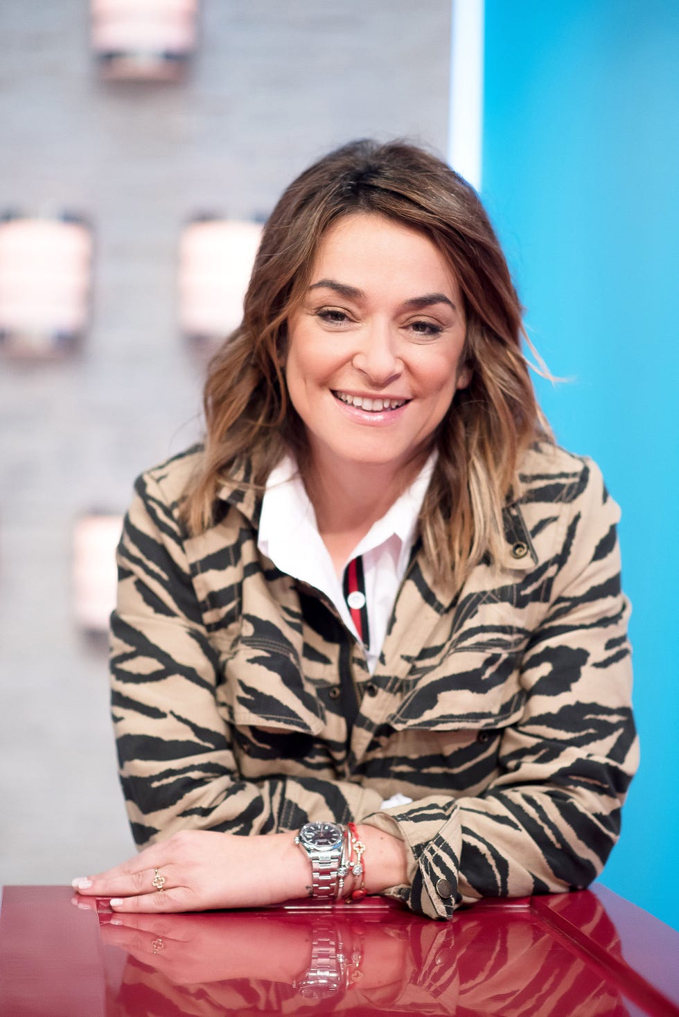 la presentadora posa en el plato de 'plan de tarde' de tve