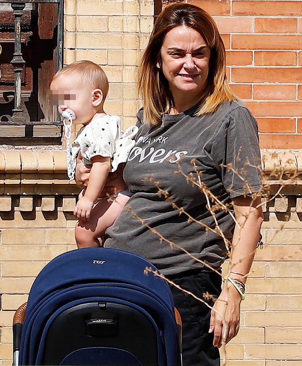 toñi moreno se reencuentra con su hija lola en sevilla