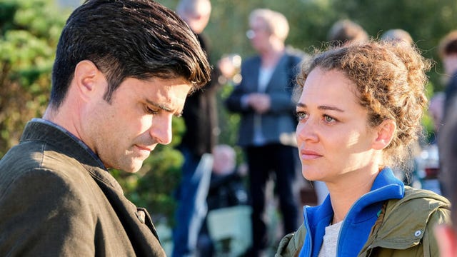 Oona-Devi Liebich y Maximilian Grill en 'Tonio y Julia: Promesas incumplidas'