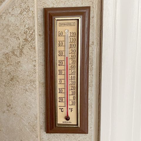 thermostat showing that the outside temperature is in the mid eighties