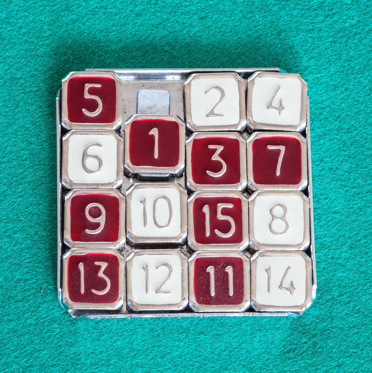 top view of 15-puzzle sliding puzzle game