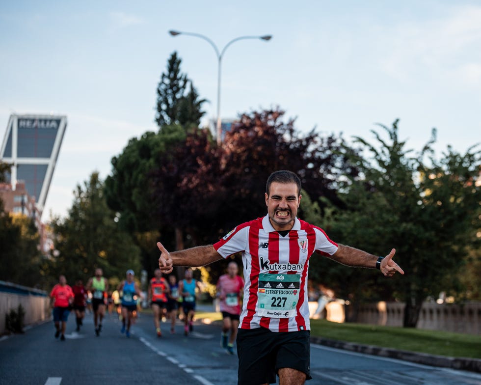 corredores en el edp rock 'n' roll maratón madrid 2021