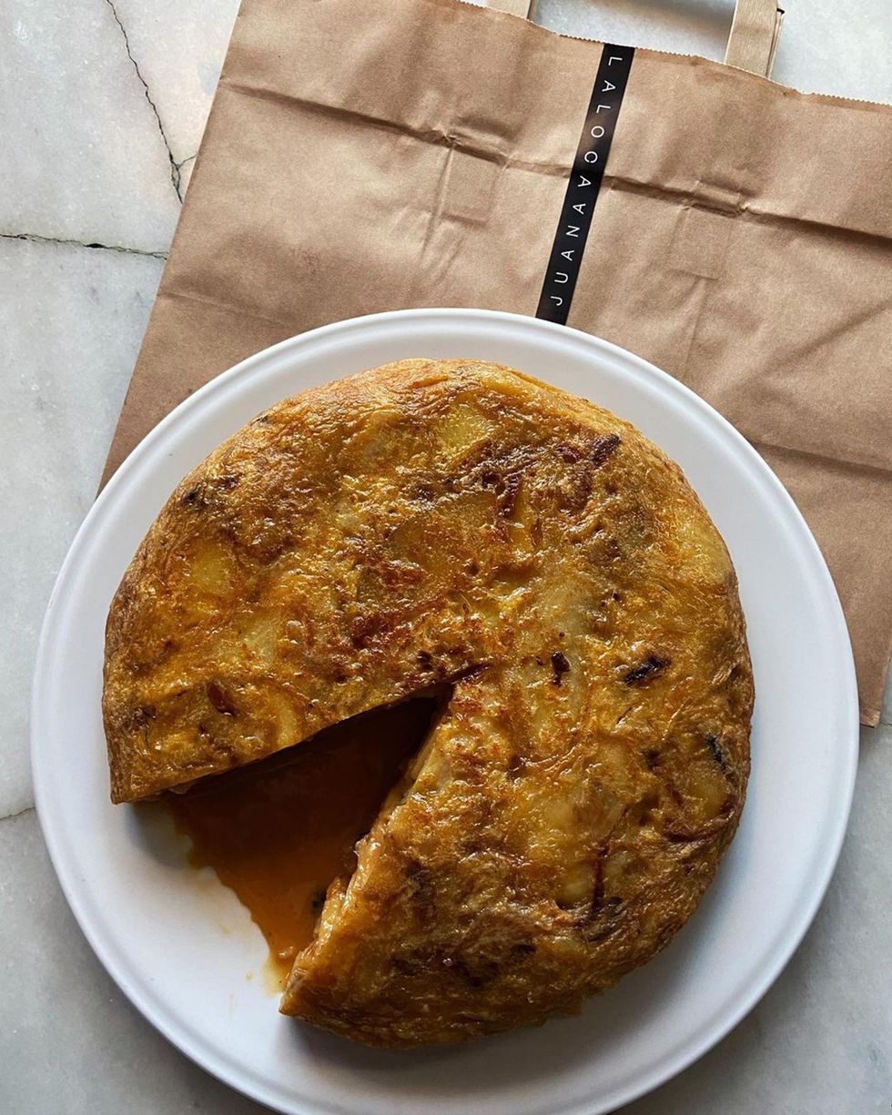 tortilla de patata de la taberna juana la loca, madrid