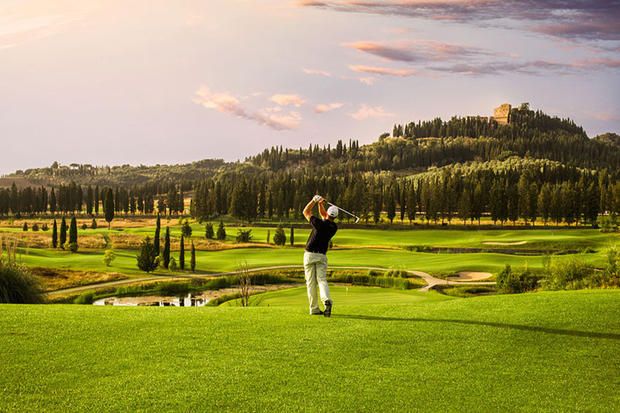 Sport venue, Golf course, Golf club, Golf, Sky, Grassland, Natural landscape, Golf equipment, Golfer, Recreation, 