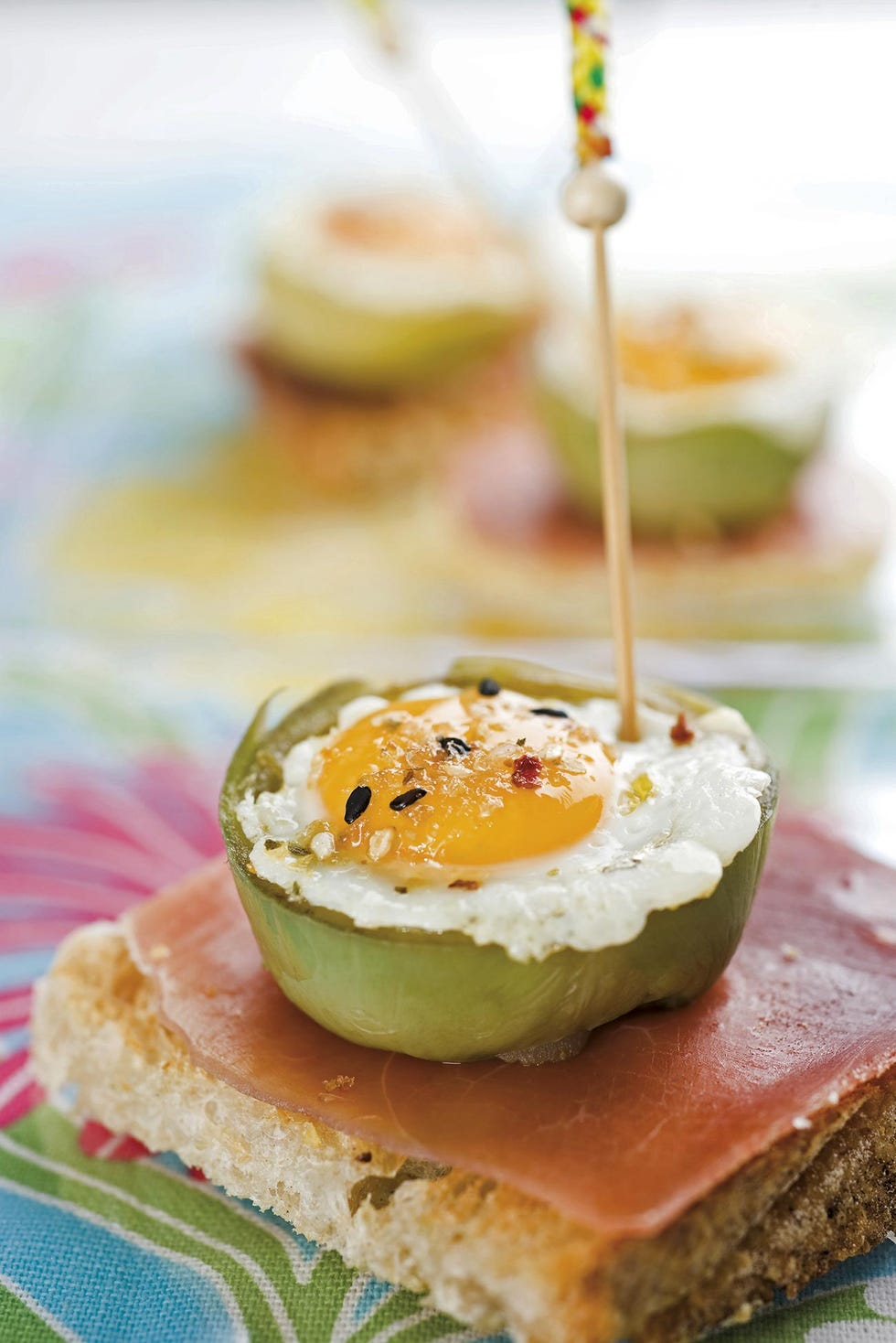 aperitivos de navidad tosta de alcachofa y huevo