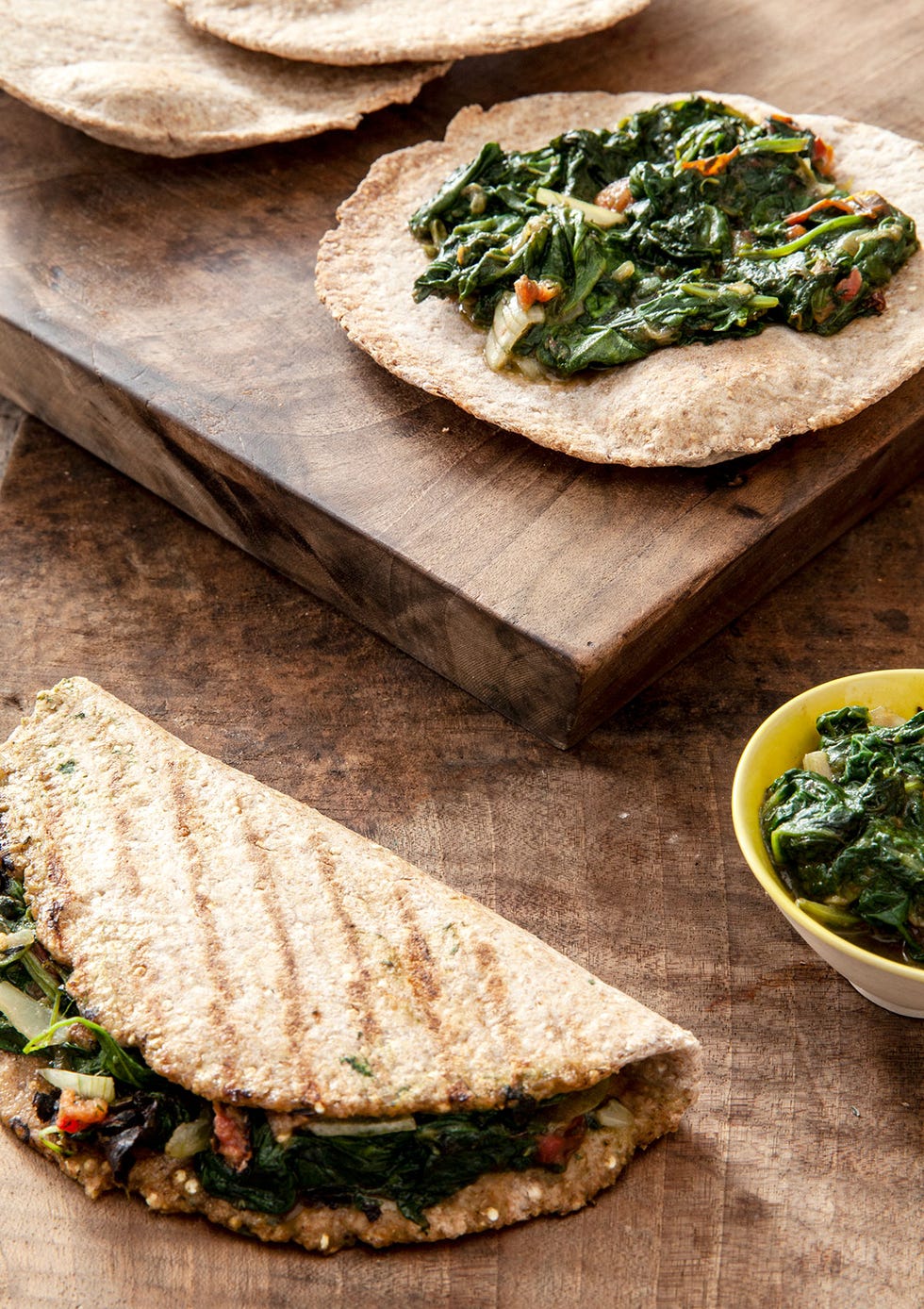 te propones cinco recetas para preparar unas originales tostas con las que sorprender a tus comensales de calabaza y setas, de espinacas, de atún ¿cuál es tu favorita