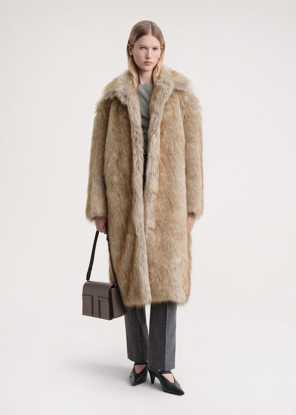 I cappotti in pelliccia ecologica per l'inverno 2024