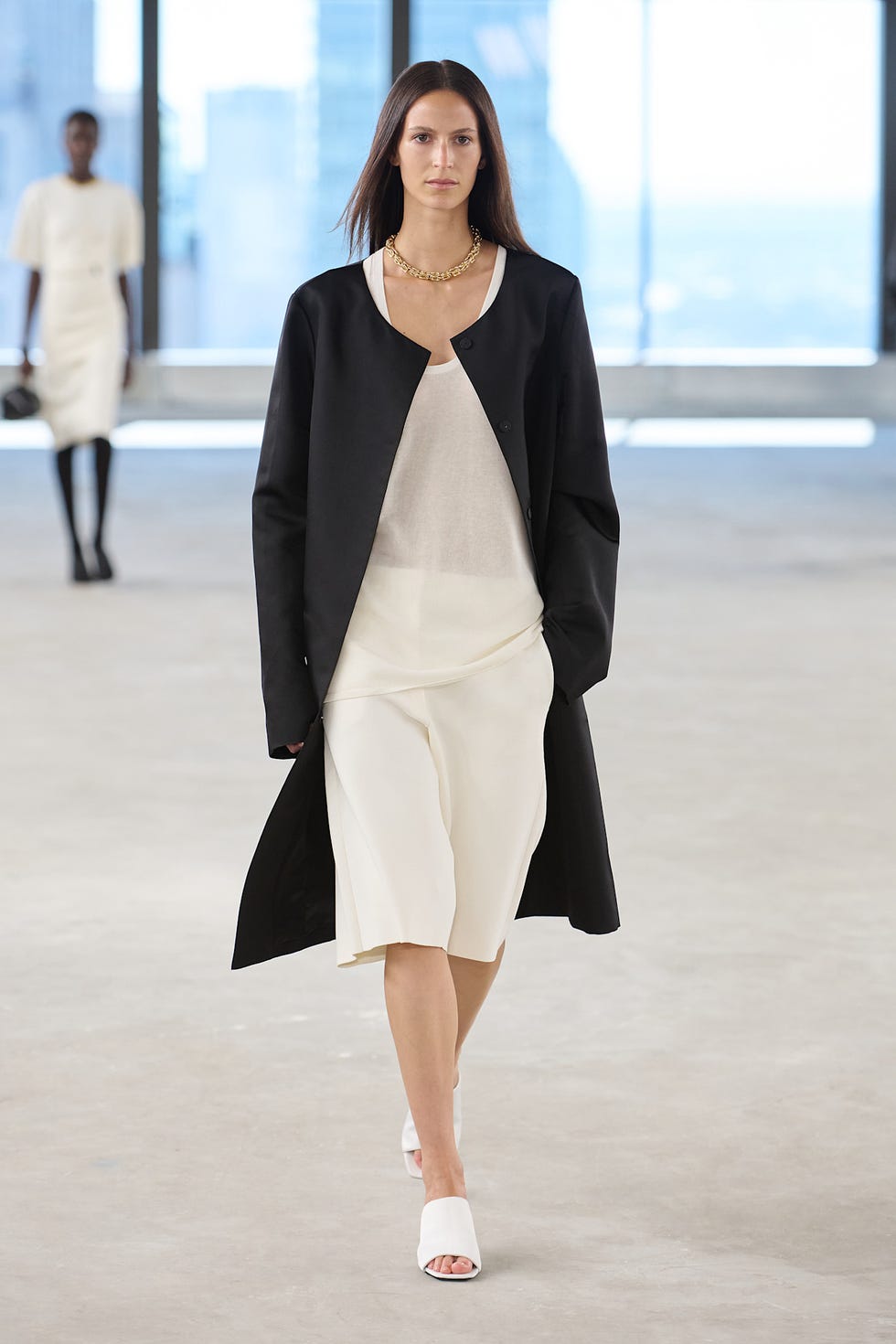 black and white spring 2025 trend