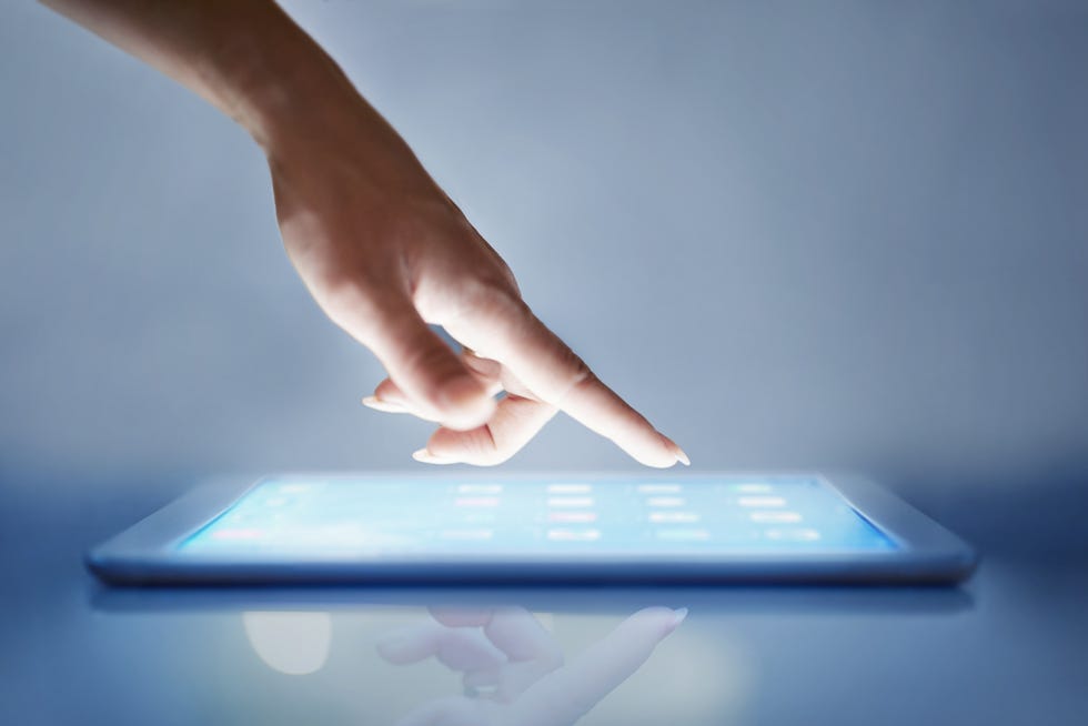 tablet encendida por la noche