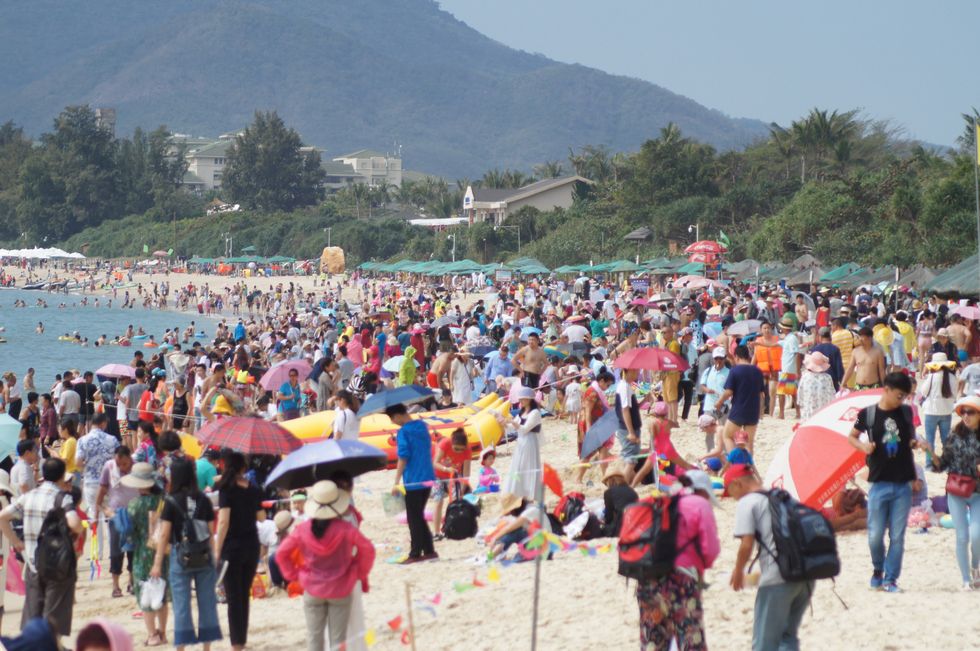 Sanya Fully Occupied With Tourists During New Year
