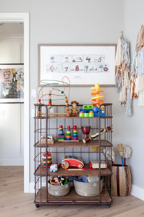 https://hips.hearstapps.com/hmg-prod/images/toy-shelves-bookcase-toy-organizer-ideas-country-living-1568924157.png?crop=1xw:1xh;center,top&resize=980:*