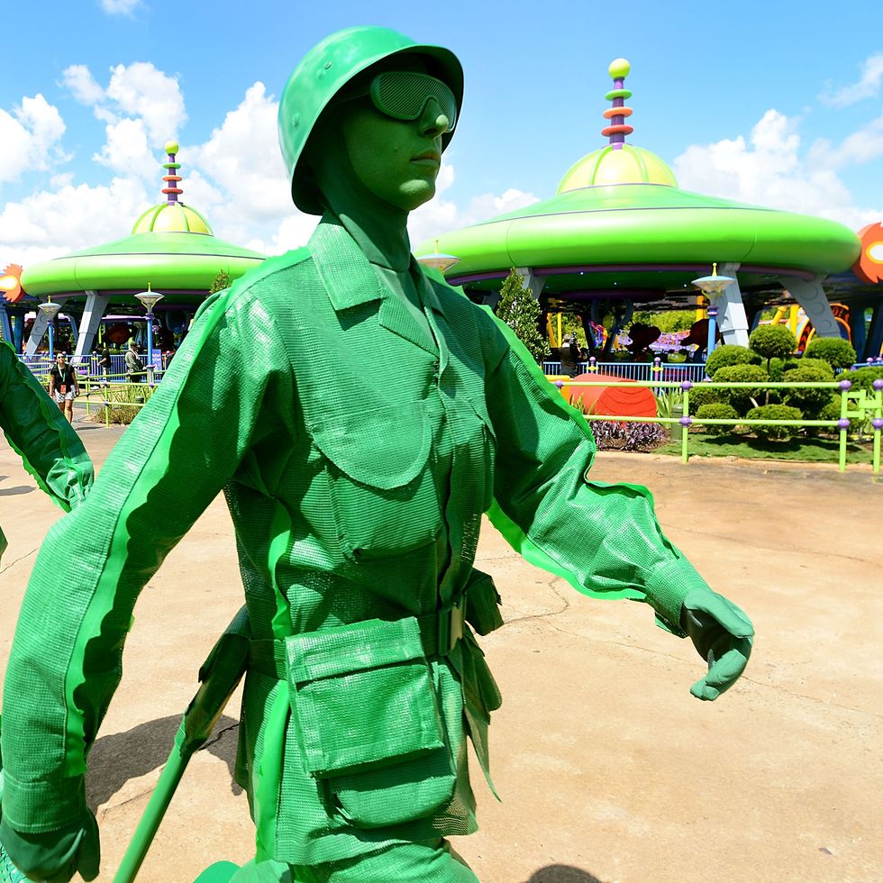 Plastic Toy Soldier Costume  Soldier costume, Toy soldier costume, Diy  halloween costumes
