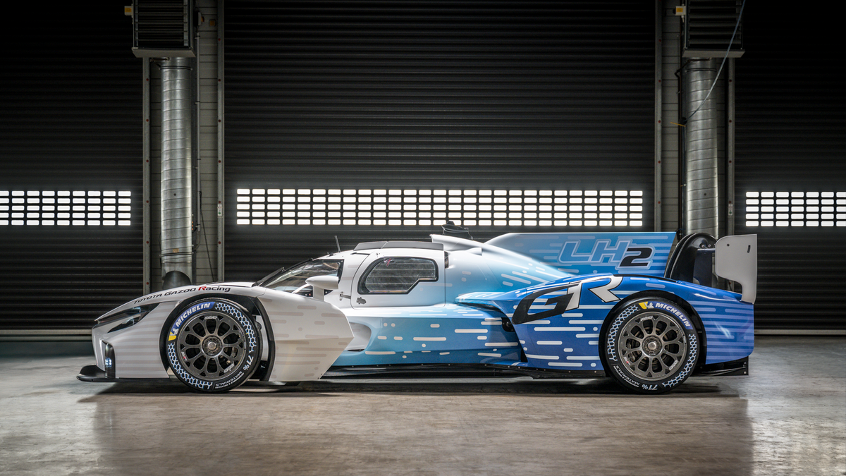 Video player poster image preview for Dynamic Car and Driver coches
