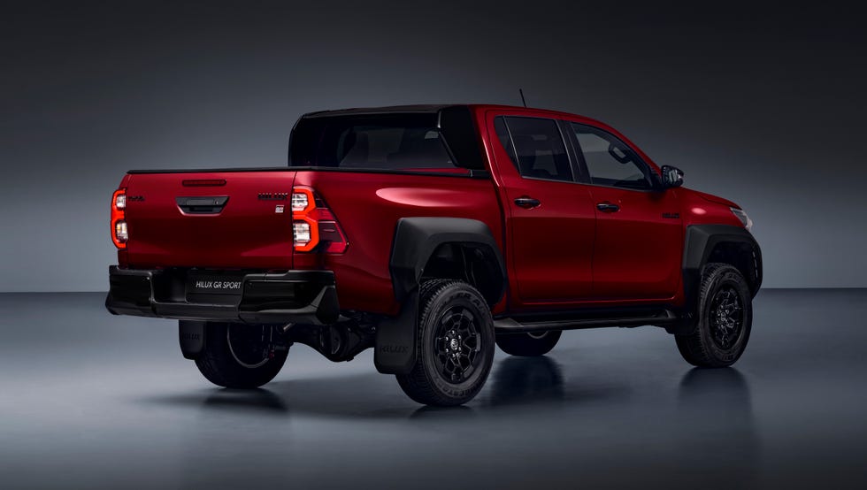 toyota-hilux-gr-sport-ii-2-652e9dfc734f1.jpg