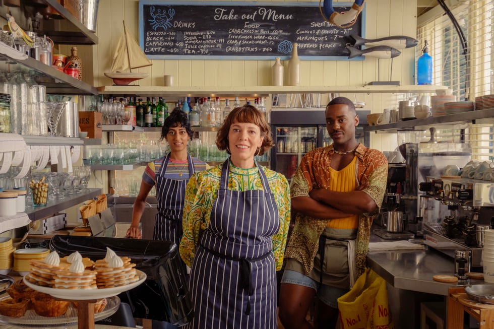 sunita mani, olivia colman, and ncuti gatwa in the roses. photo by jaap buitendijk, courtesy of searchlight pictures. © 2025 searchlight pictures all rights reserved.