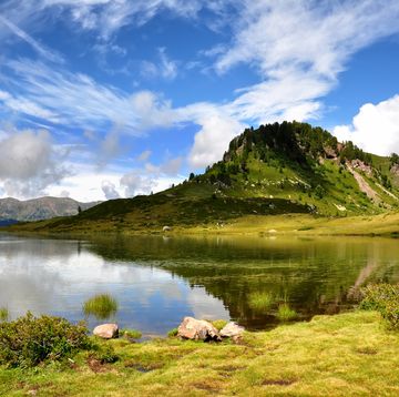 tra acqua e cielo ... in un lago alpino.