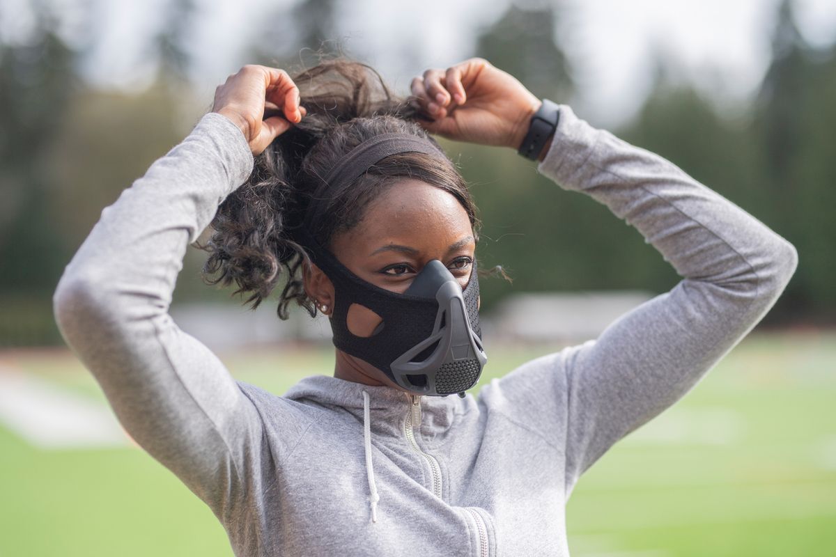 track athlete using high altitude training mask