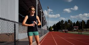 how many laps is a mile   female runner on track