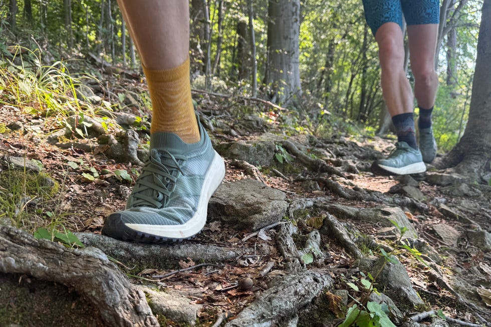 tracksmith eliot range on trail