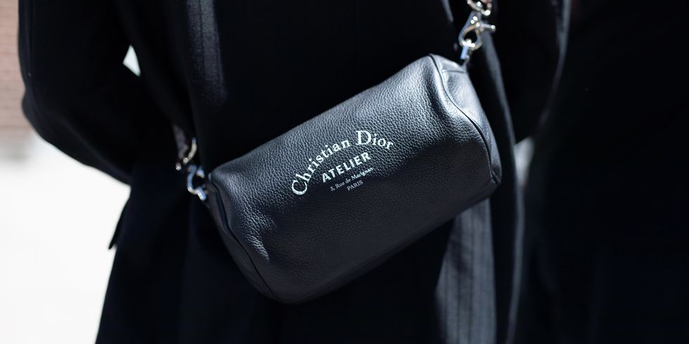 Borsa a tracolla in pelle stampata marrone scuro di Louis Vuitton