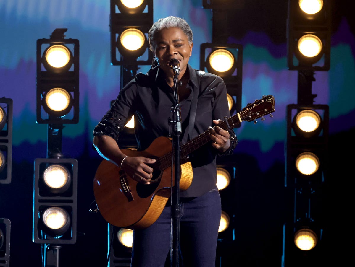Watch Tracy Chapman Perform at the 2024 Grammys With Luke Combs