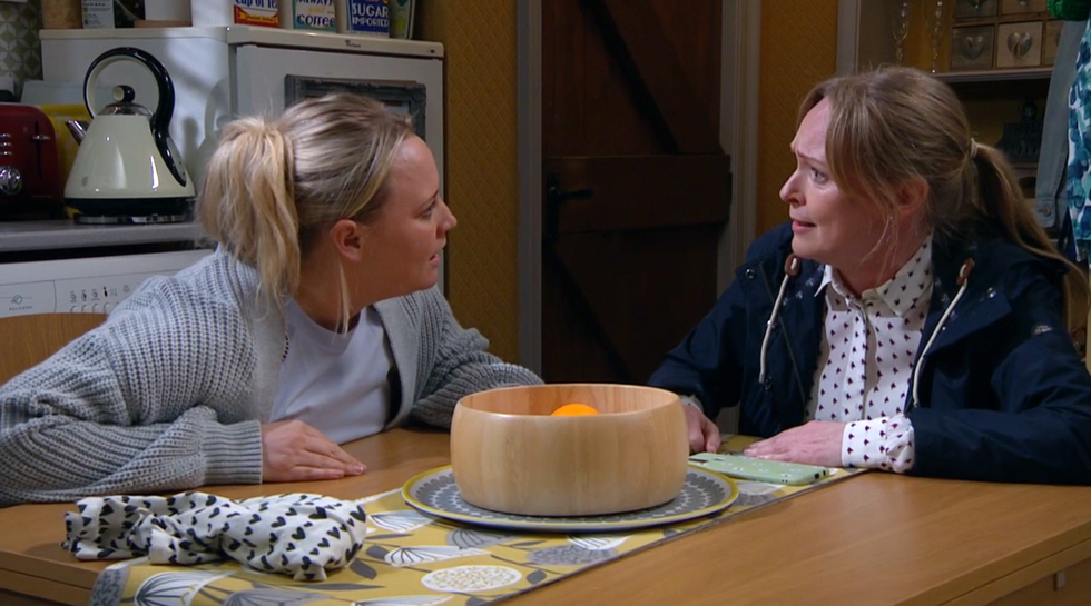 tracy robinson arguing with vanessa woodfield, emmerdale