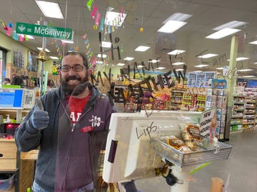 trader joes employee deaf communicating with face masks