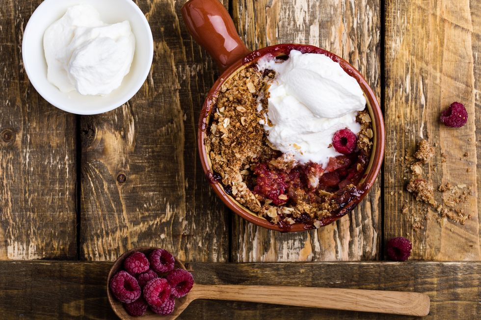traditional british dishes berry crumble with rolled oats