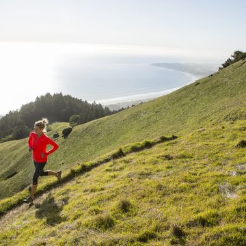 trail running above the ocean.