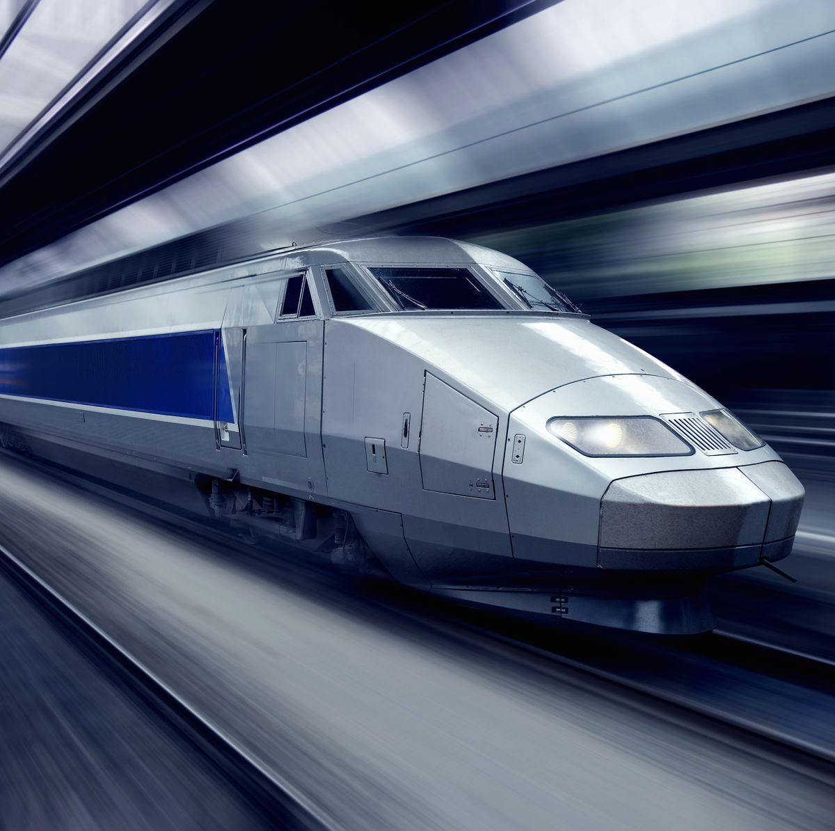 tgv train at speed blurred motion