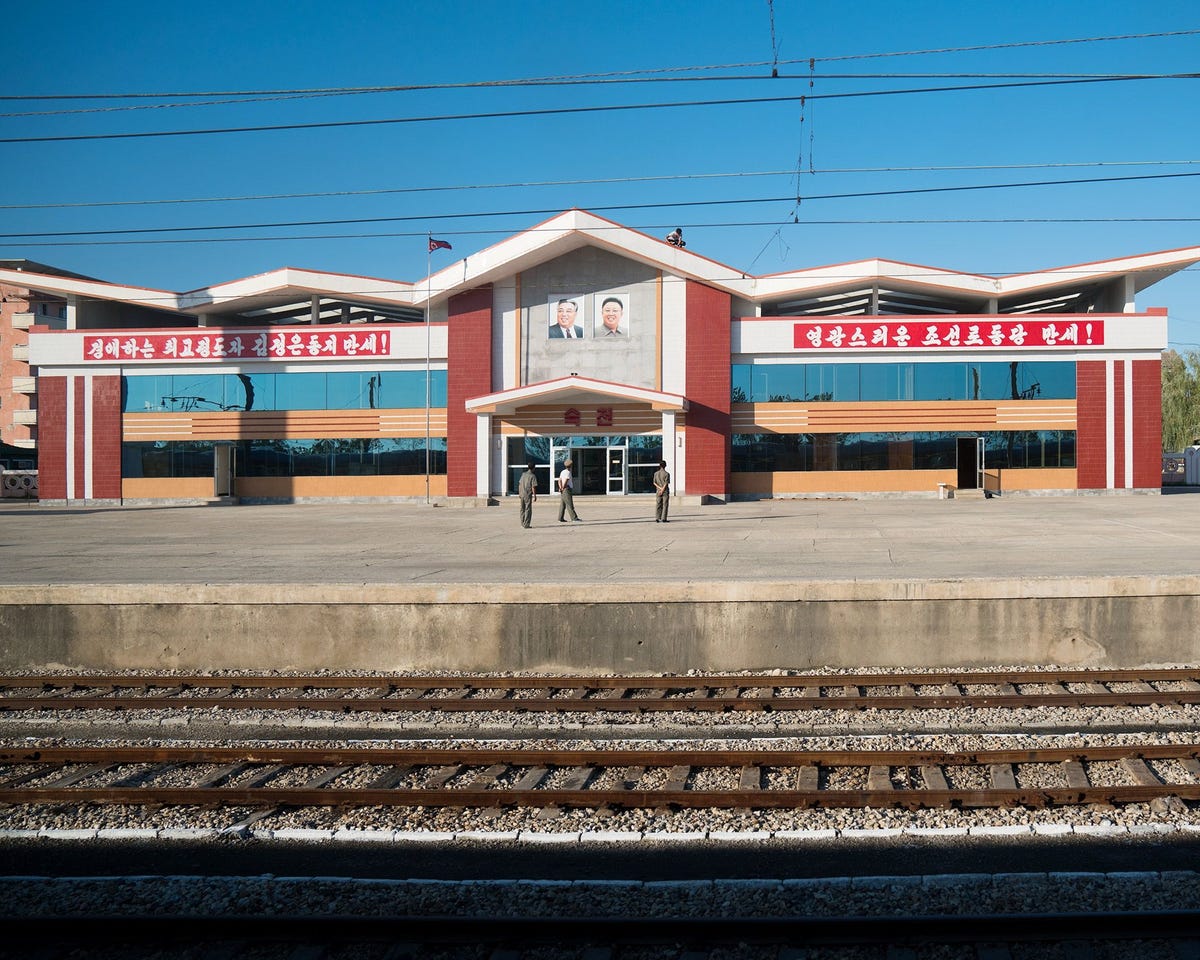 Het traject van Beijing naar Pyongyang passeert een uitgestorven perron
