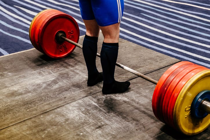 https://hips.hearstapps.com/hmg-prod/images/training-attempt-male-powerlifter-deadlift-in-gym-royalty-free-image-1633370764.jpg?crop=1.00xw:0.752xh;0,0.154xh&resize=1200:*