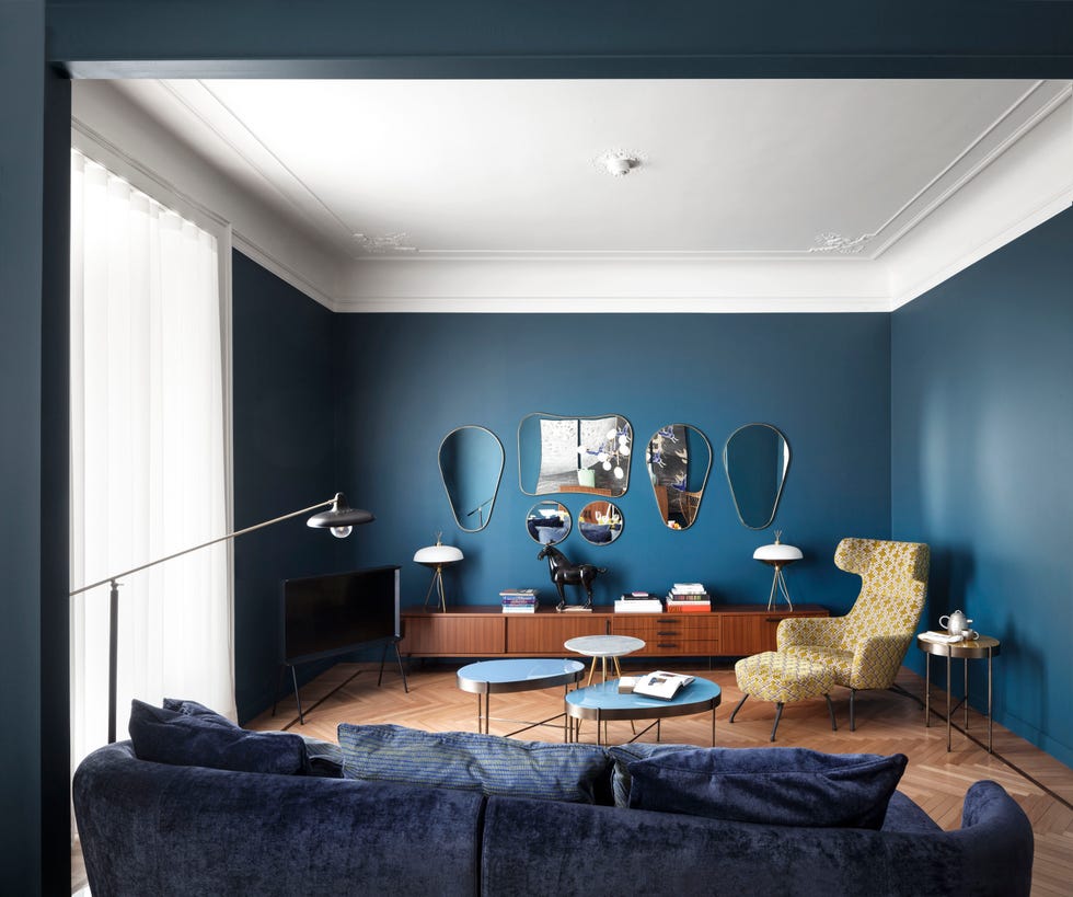 A Modern Milan Apartment Flaunting Vintage Furniture