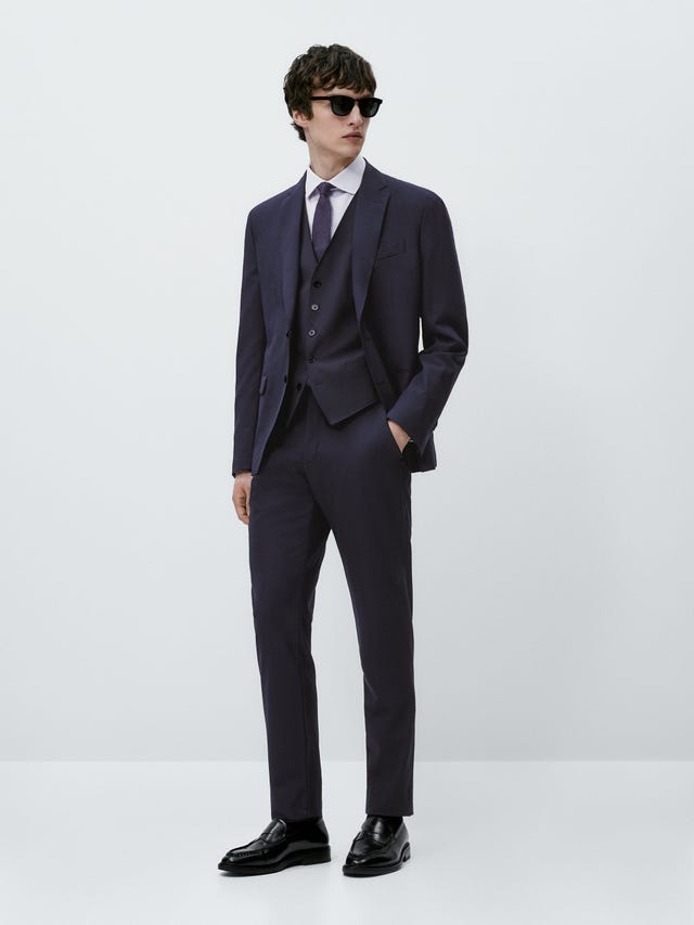 modelo con traje tres piezas azul hombre massimo dutti