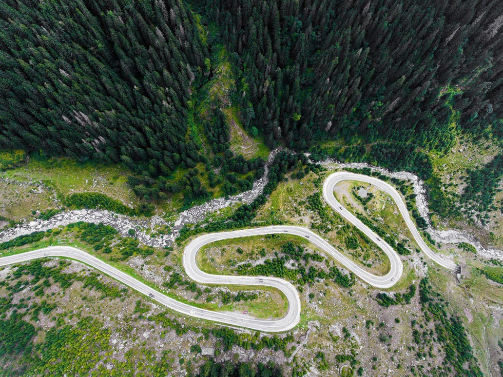 De Transfgran kronkelt door de Transsylvanische Alpen die ook wel de Zuidelijke Karpaten worden genoemd