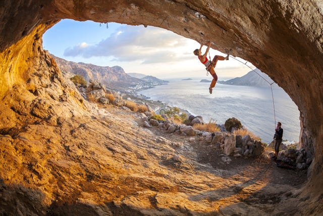 Ooit stond het Griekse eiland Kalymnos bekend om de oogst van hoogwaardige natuursponzen maar inmiddels is het een van s werelds belangrijkste bestemmingen voor het sportklimmen dat dit jaar als volwaardige discipline aan de Olympische Spelen is toegevoegd