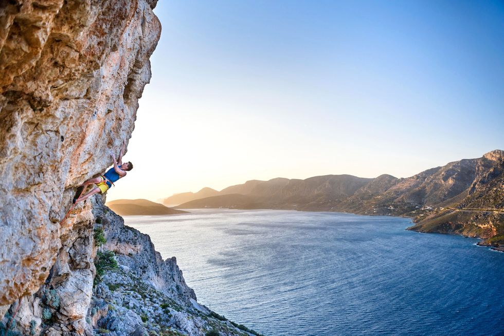 Tegenwoordig telt Kalymnos zon 3900 aparte klimroutes voor sportklimmers van verschillende niveaus Veel routes bieden een schitterend uitzicht op zee