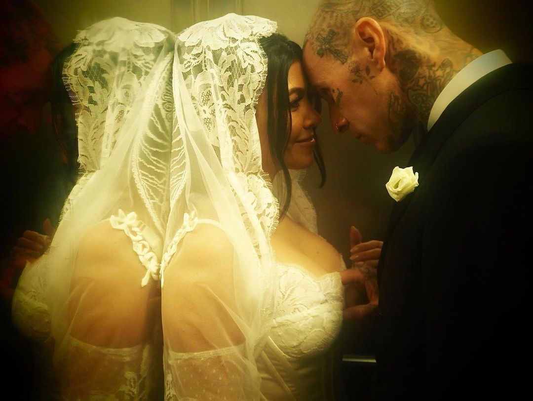 Travis Barker publica fotos de su boda con Kourtney Kardashian Foto