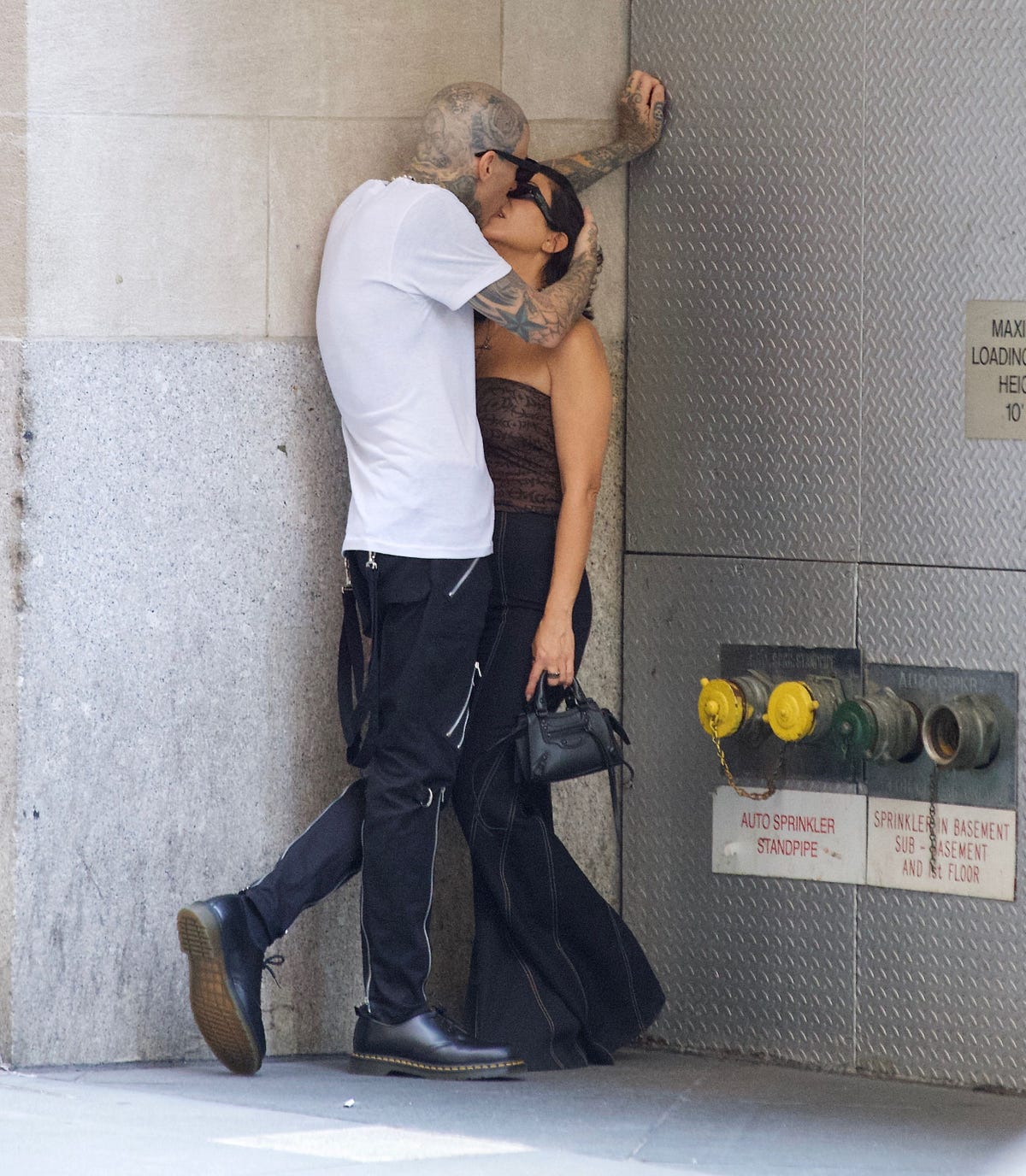 See Kourtney Kardashian and Travis Barker Kissing Against NYC Building