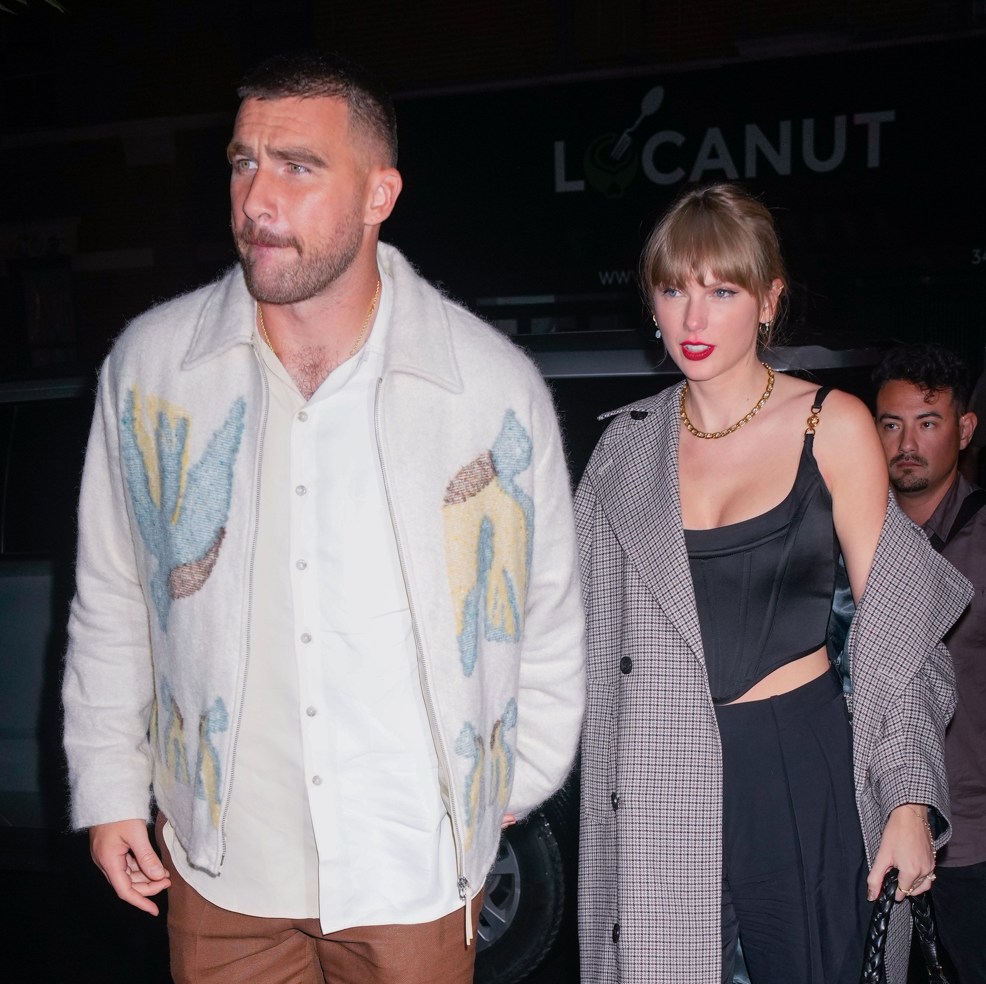 A DeuxMoi Tipster Spotted Taylor Swift Visiting Travis Kelce on the Set of His New TV Show