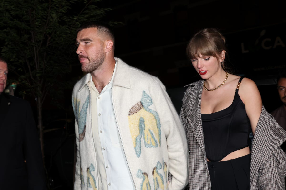 Taylor Swift And Travis Kelce Dating 2023 Xmas Gift For Couple