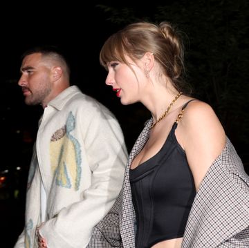 Blake Lively Nip Slip — Wardrobe Malfunction At Taylor Swift's Beach Party  – Hollywood Life