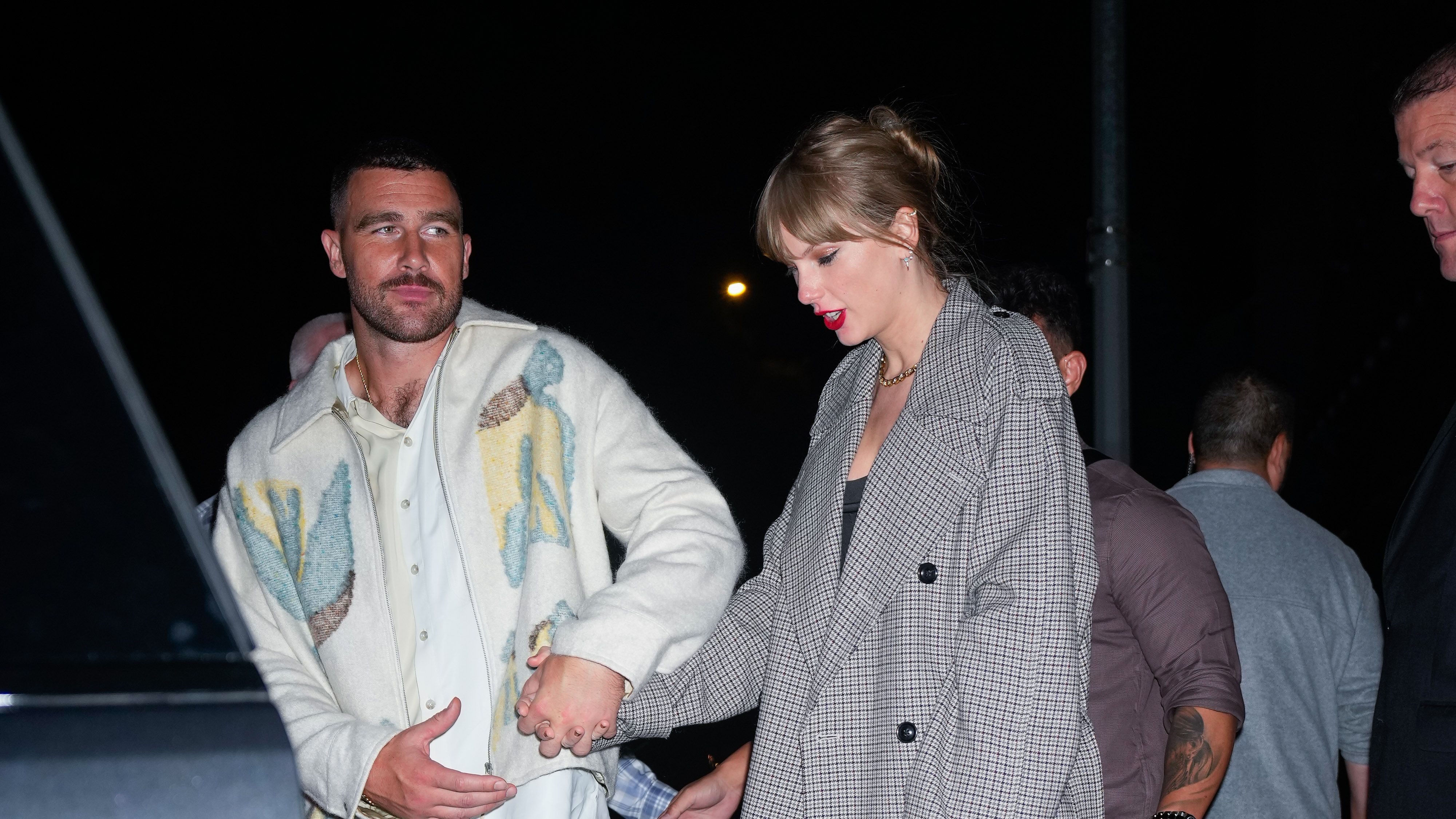 Taylor Swift and Travis Kelce couple costume goes viral