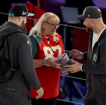 travis kelce and jason kelce's mom delivers super bowl treat