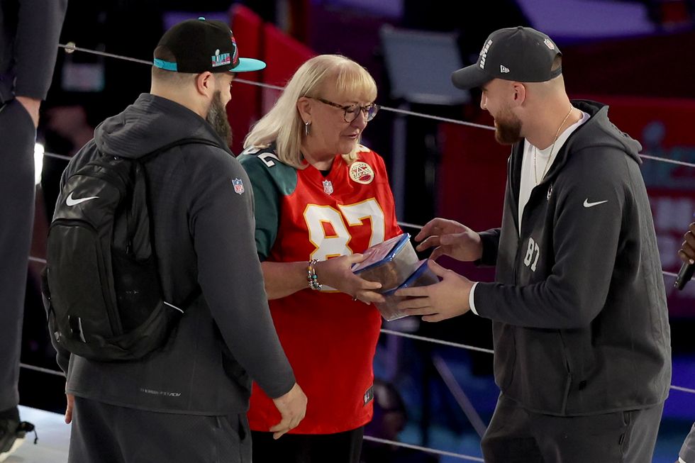 travis kelce and jason kelce mom delivers super bowl treat